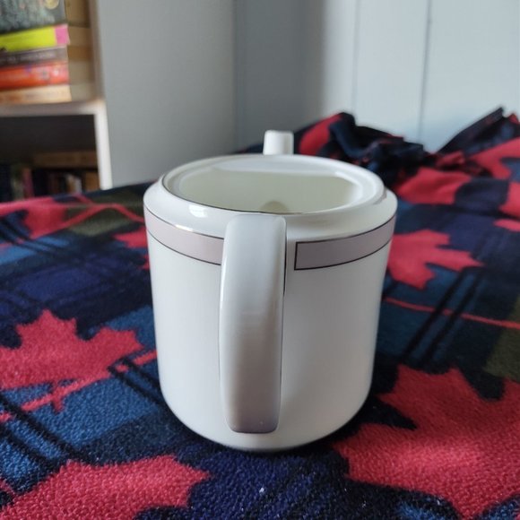 Vera Wang Pink Duchesse Teapot by WEDGWOOD (no lid) - Picture 3 of 6